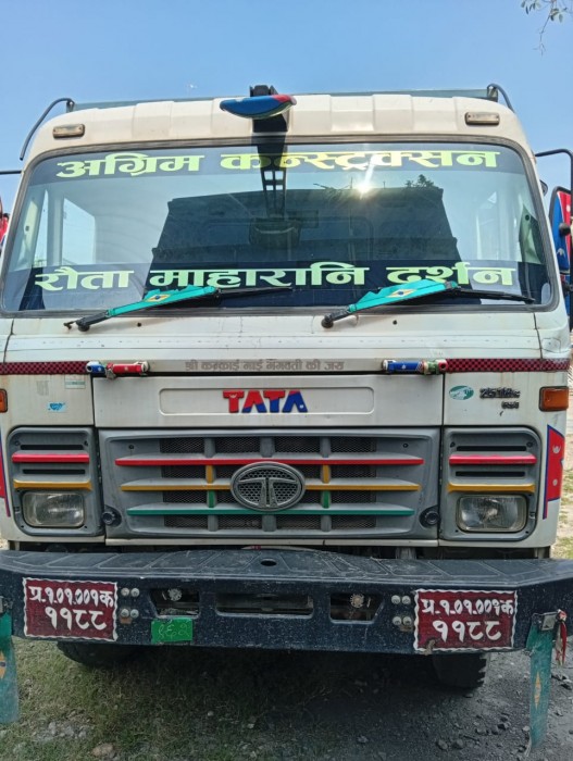 झापामा टिपरको ठक्करबाट एक वृद्धको मृत्यु